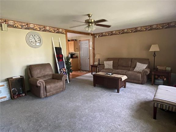 3rd image of 2 Drue Dr