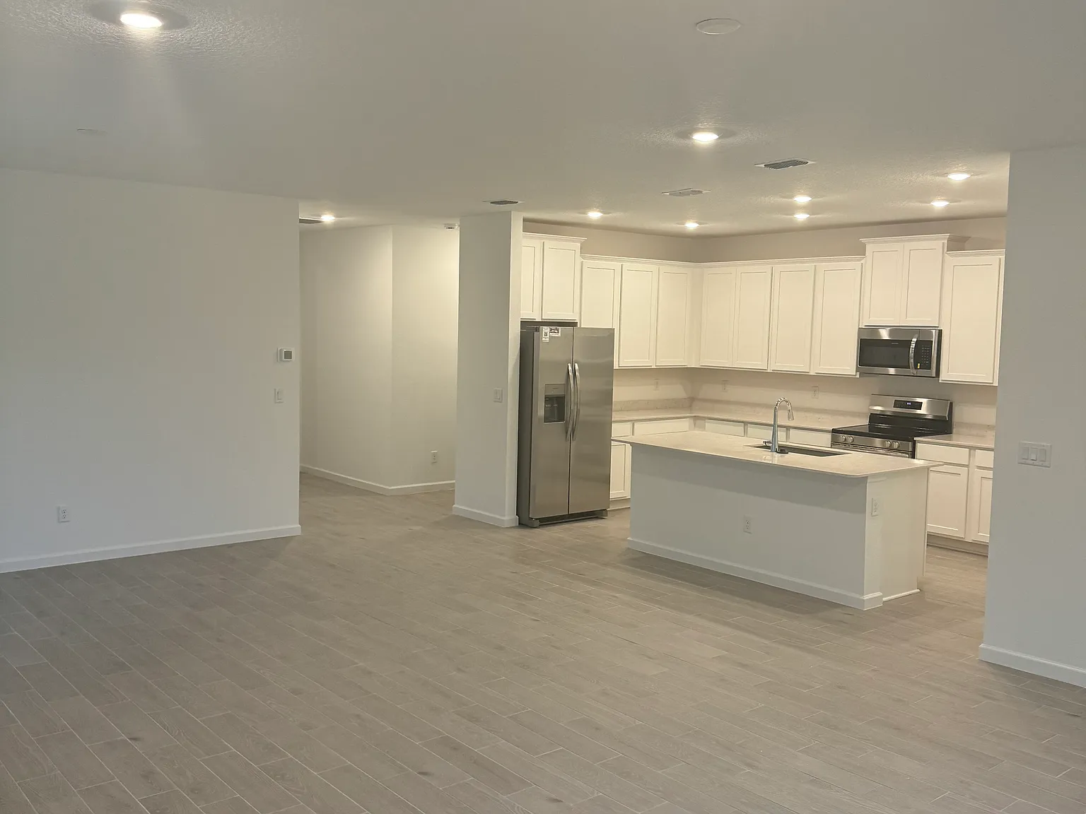 4 bed, 2040 sqft, $2,199 — Photo 4