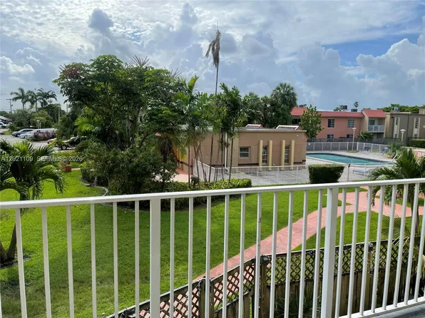 4920 NW 79th Ave APT 212, Doral, FL 33166