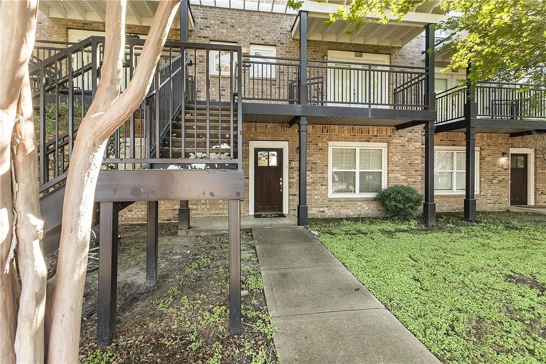 3 bed, 1324 sqft, $1,450 — Photo 1