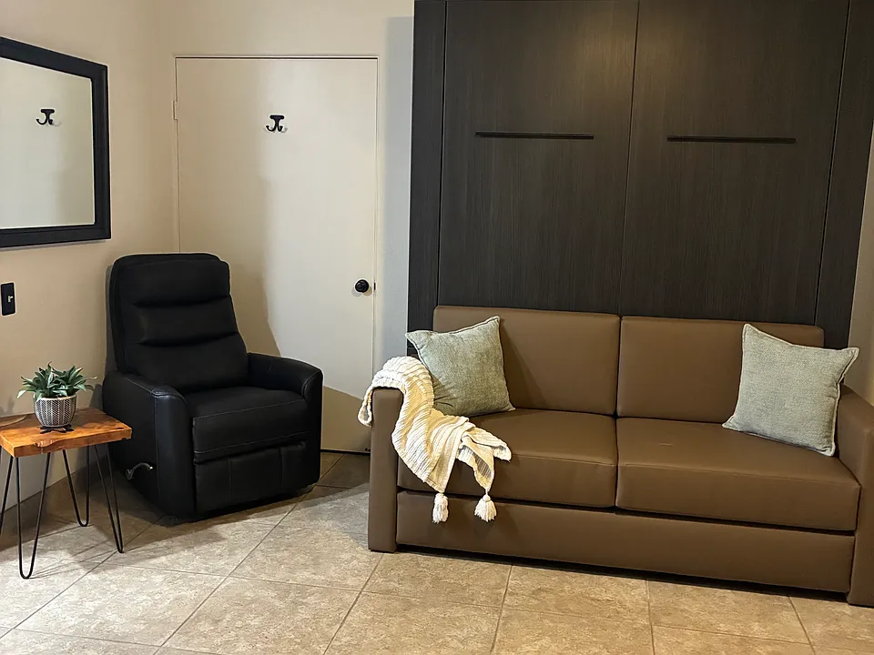 53265 Avenida Villa