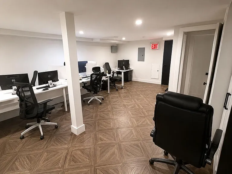 184 Adelphi St #1 — Photo 10