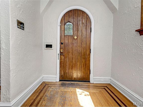 3rd image of 2025 Bland Pl