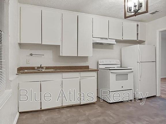 5th image of 1212 Riverview Dr APT D