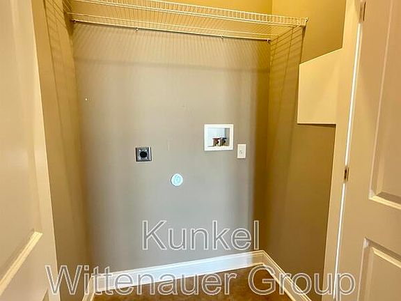 5th image of 409 W Washington St APT D