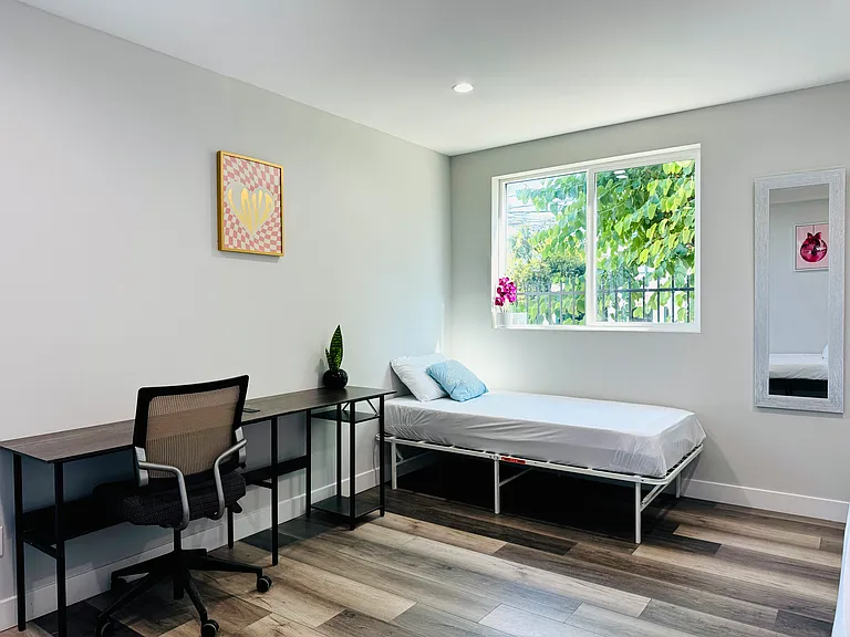 1301 N Kingsley Dr #19 — Photo 25