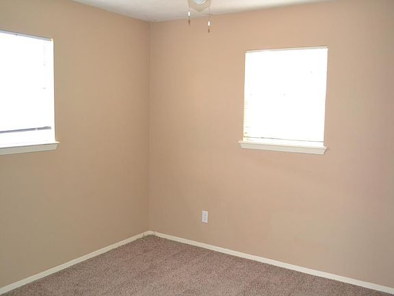 4th image of 2413 Jaguar Dr #D