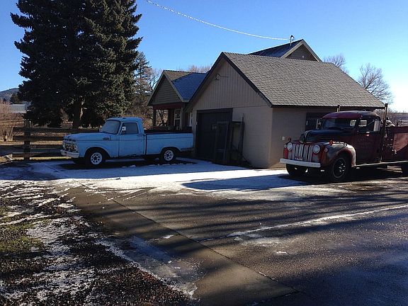 2nd image of 114 E Race St