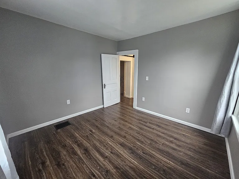 Bedroom 3 (en suite with bathroom)