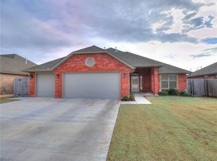 920 SW 11th St, Norman, OK 73069