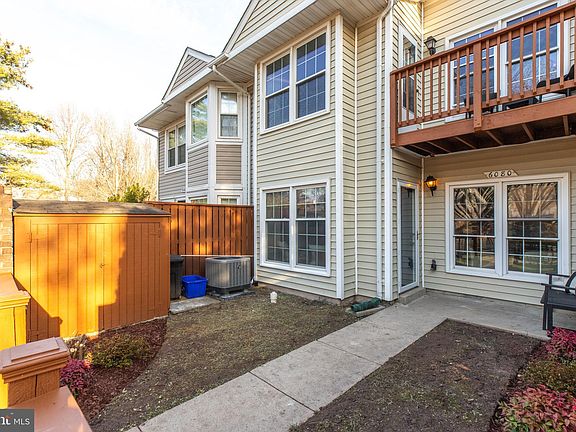 3rd image of 6080 Deer Hill Ct