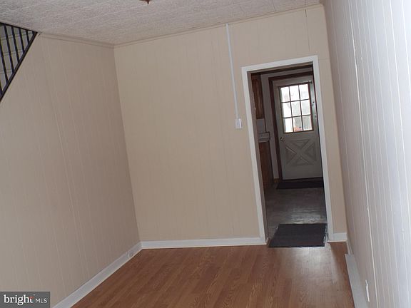 3rd image of 418 S Jardin St