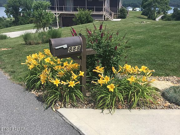 5th image of 888 Garfield Ln