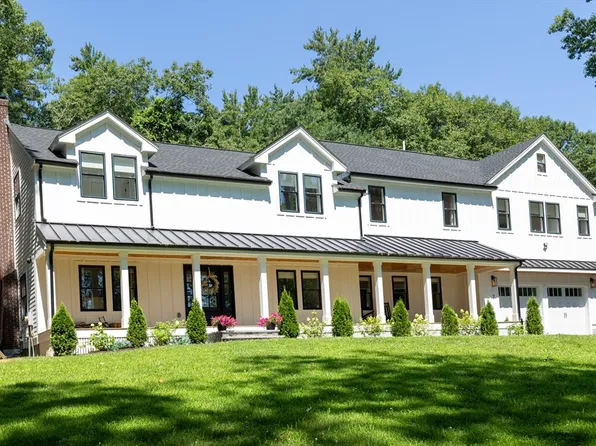 7 Circle Dr, Dover, MA 02030