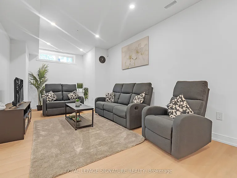 31 Edinburgh Dr — Photo 9
