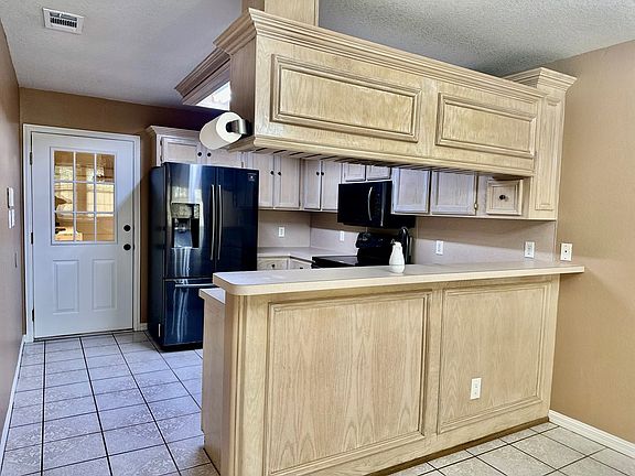 4th image of 822 Daffodil Dr