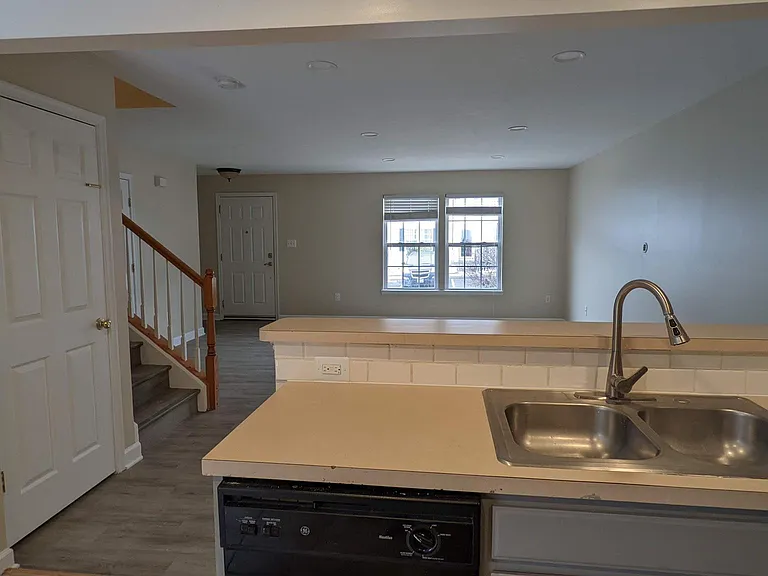 829 Gallows Ct — Photo 7