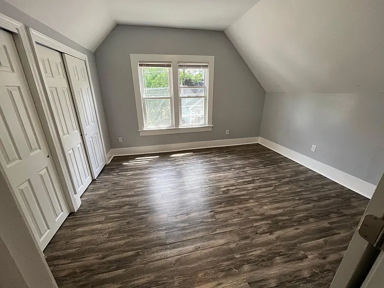 119 Henderson St — Photo 15