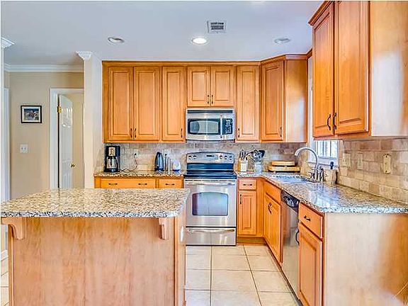 3rd image of 14 Oldfield Dr
