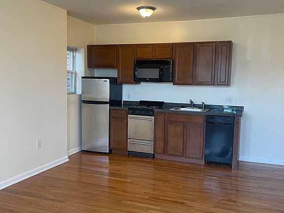 5th image of 4748 Pine St Unit 201