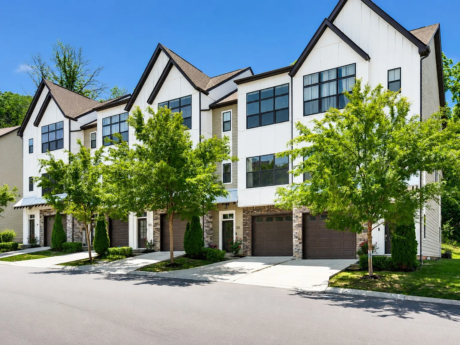 3 bed, 3.5 bath, 2028 sqft, $2,850 — Photo 3