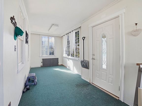 4th image of 36 Putnam Ave