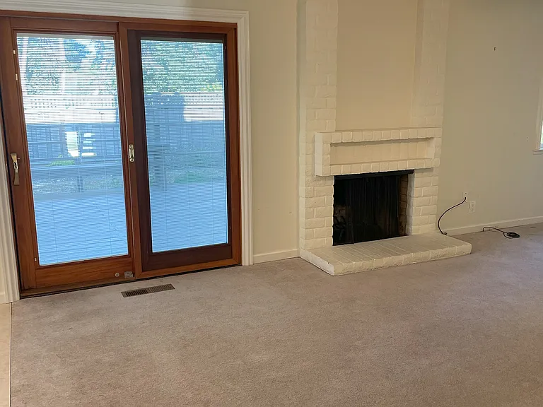 1611 Parkwood Dr — Photo 8