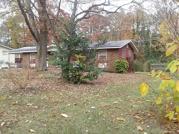 3rd image of 2822 McClave Dr