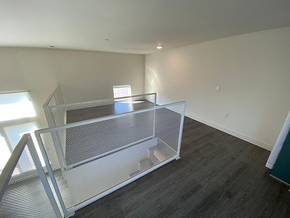 5th image of 4405 W Point Loma Blvd #306