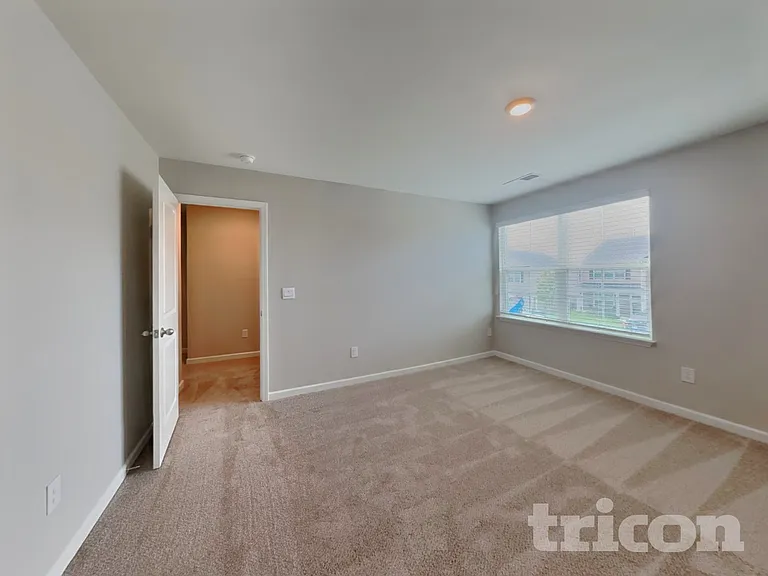6858 Keeneland Dr — Photo 11
