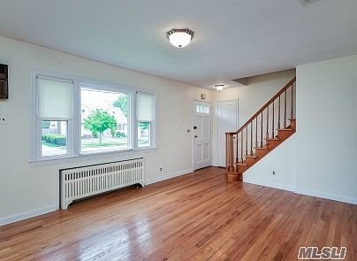 5th image of 46 W Zoranne Dr