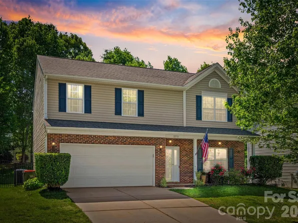 3253 Wicklow Ln, Clover, SC 29710