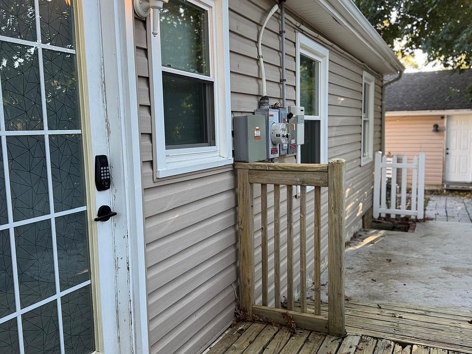 2nd image of 267 W Wyoming Ave #267