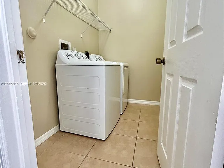 607 NE 35th Ave #607 — Photo 19