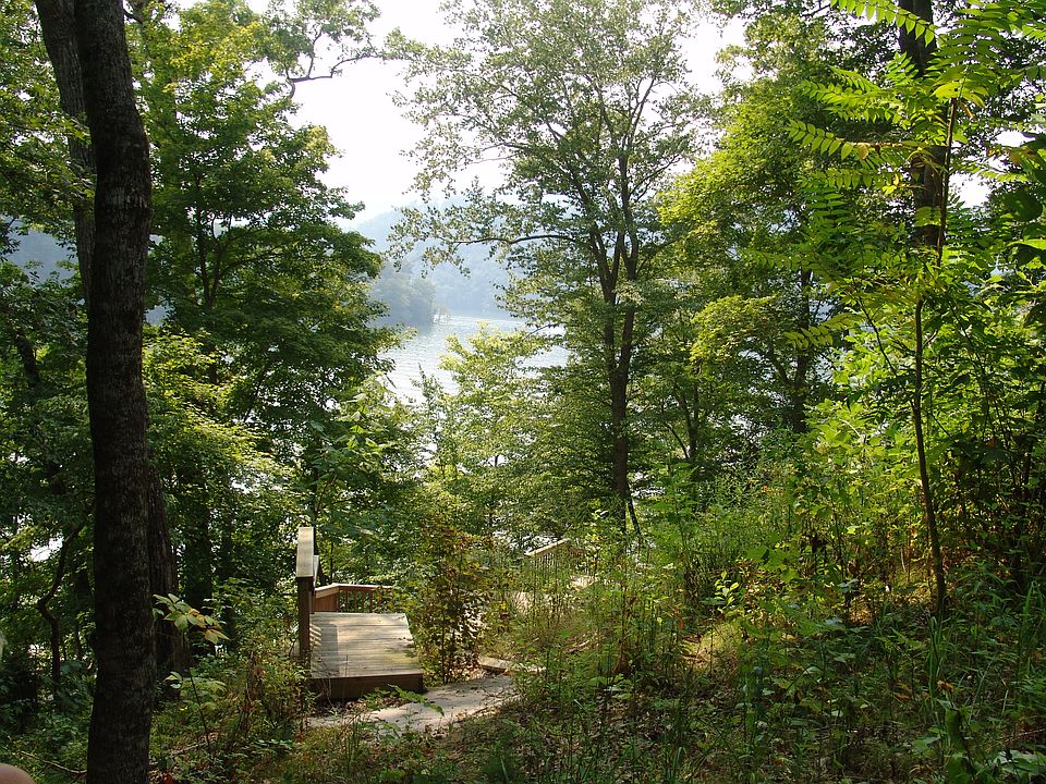 2nd image of 832 Jack Bluff Rd