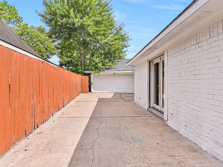 9322 Petersham Dr — Photo 19