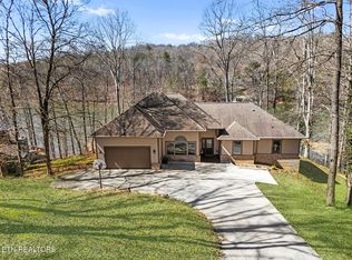24 Northcove Estates Dr, Greenback, TN 37742