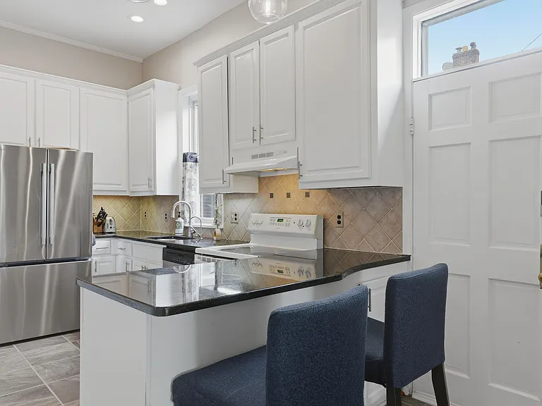 404 N Shields Ave — Photo 13