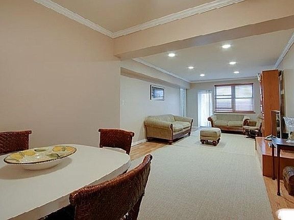4th image of 55 Monroe Blvd APT 2N