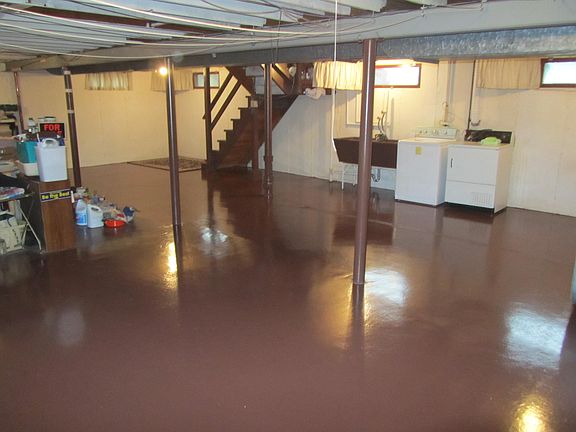 bsmt- recently painted