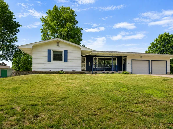 1516 Wellington Cres, Faribault, MN 55021