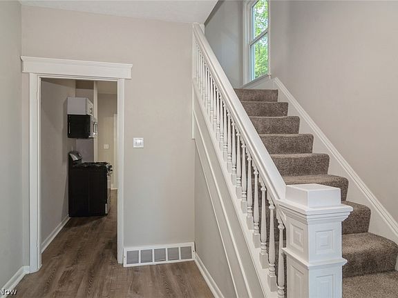 3rd image of 762 Lakeside Ave