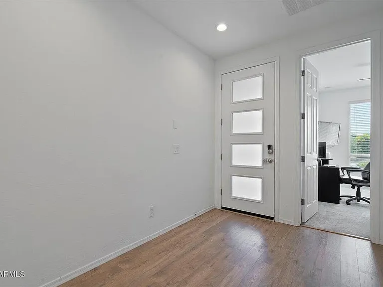 6313 N 68th Dr — Photo 4