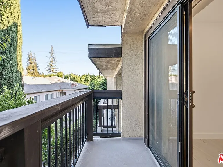 13025 Moorpark St #208 — Photo 20