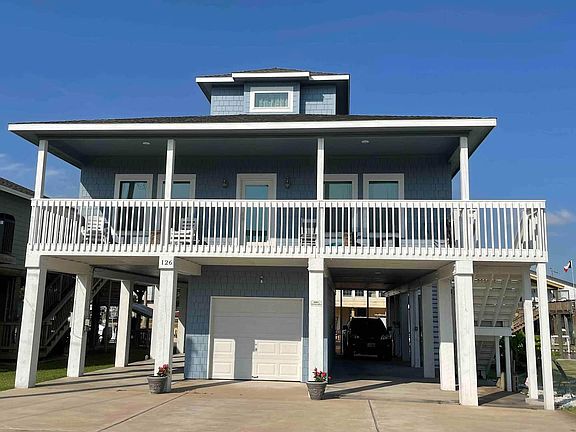 plenty of parking space!