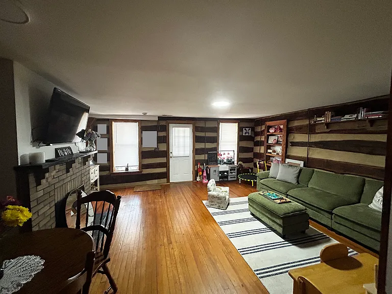 Living Room/Front Entry