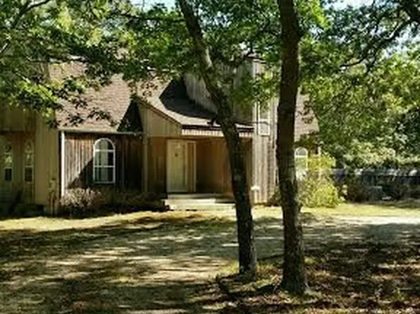 https://photos.zillowstatic.com/fp/d3c47c817d314567f75475c1a36b4d02-p_e.webp