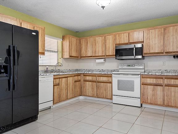 5th image of 3550 NW 95th Terrace #3S