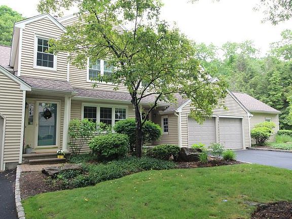 418 PITKIN HOLLOW - EXTERIOR SIDE VIEW