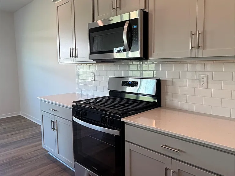 655 13th Avenue Dr NE — Photo 5